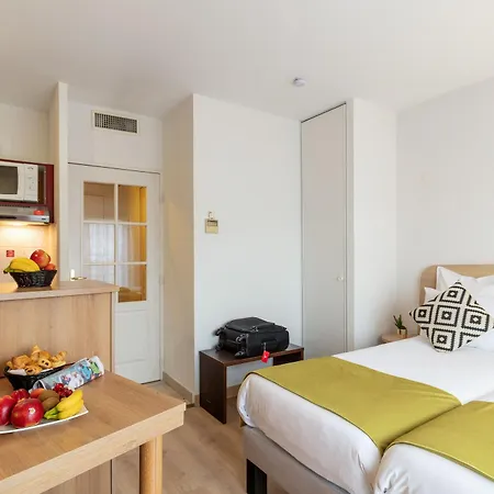 Quality - Portes De Geneve Hotel 4*
