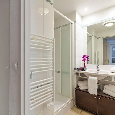 Quality - Portes De Geneve Hotel
