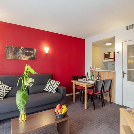 Quality - Portes De Geneve Hotel 4*
